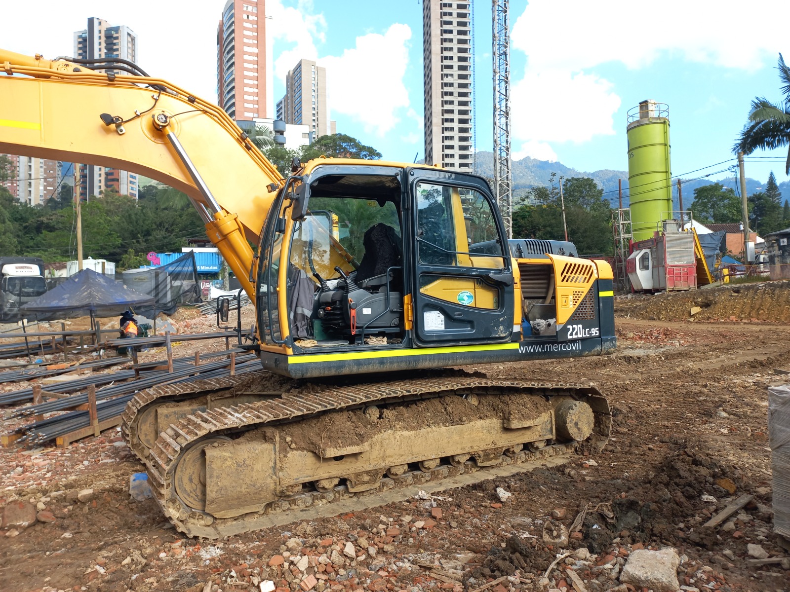 Excavadora de Orugas Hyundai Robex R220LC - 9S - 2