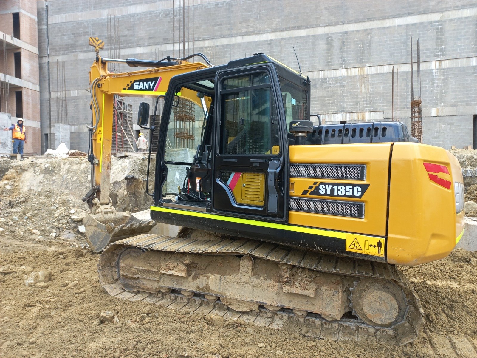 Excavadora de Orugas Sany SY135C