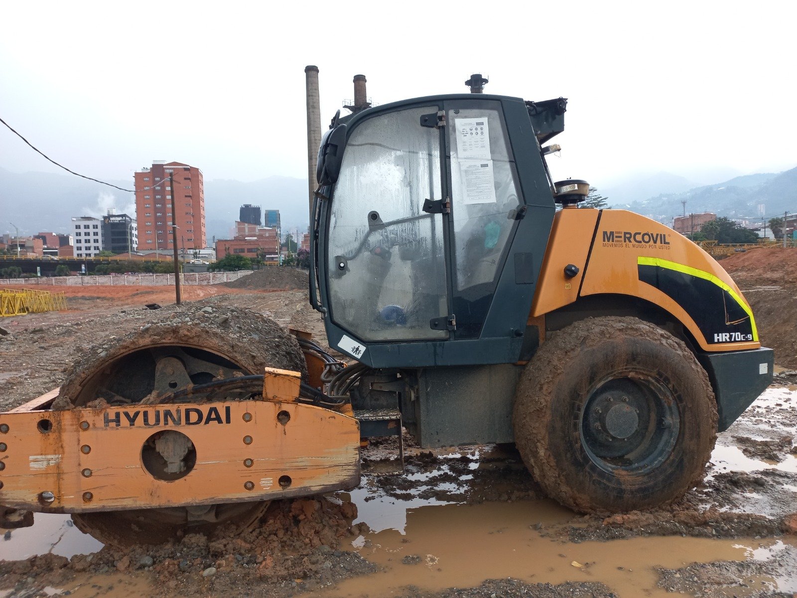 Vibrocompactador Hyundai HR70C-9